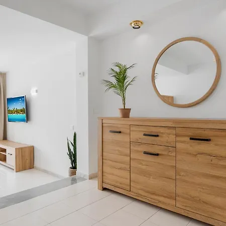 Close To The & Balcony With Sea Views Appartement Fuengirola